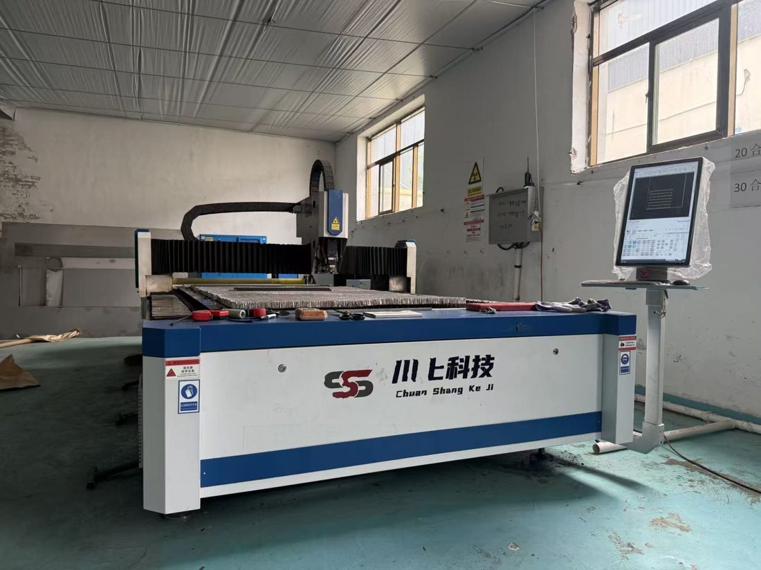 CNC fiber laser cutting machine