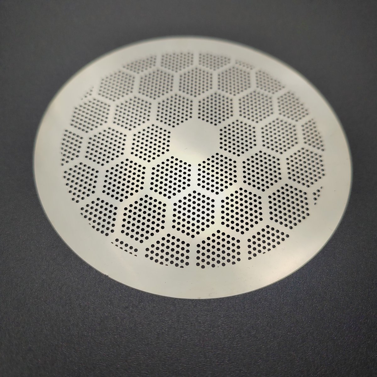 Precision honeycomb stainless steel filter disc